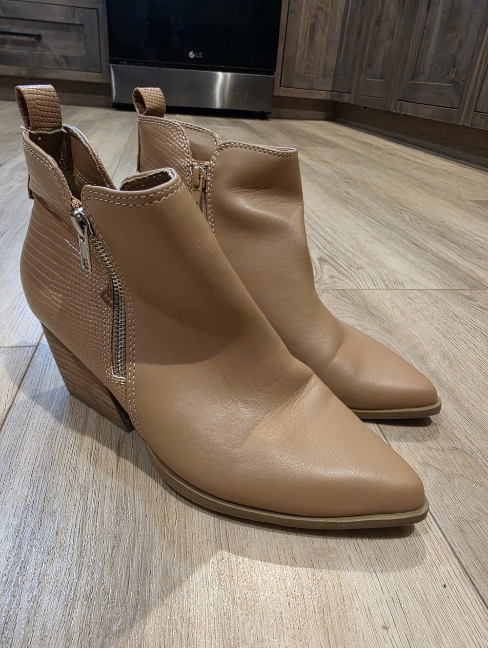 DV Dolce Vita Kooley Ankle Booties Size 7 Tan Pointed Toe Block Heel - Picture 3 of 6